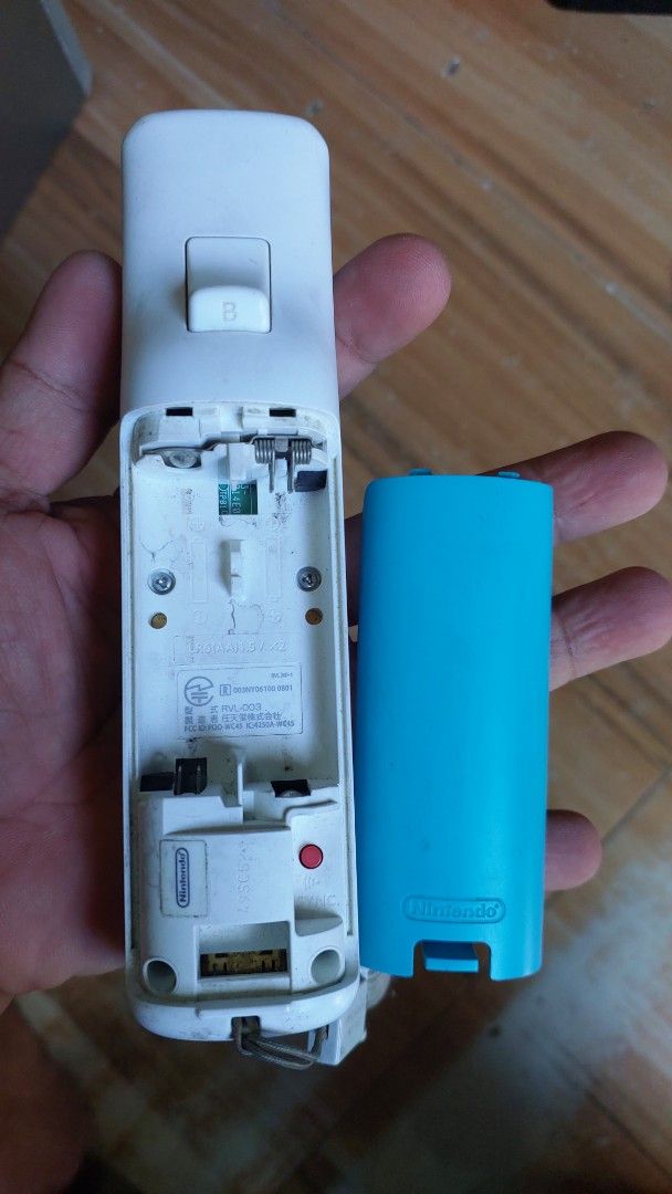 Nintendo Wii mote Tested working (Category: Controllers) located in Quezon City. Submitted by jpnvintageonline (Listing ID 1369499849, Image 2). Description: Nintendo Wii mote Tested working battery cover blue color.