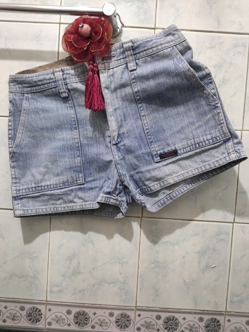 Pekpek shorts StopMotion (Category: Shorts) located in Tagbilaran City. Submitted by m_j_y_m.turtle (Listing ID 1369667081, Image 1). Description: Code: Van15 Waist: 27-28".