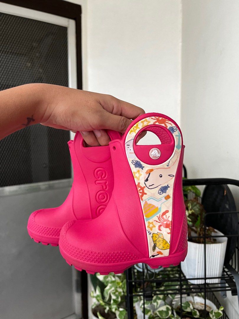 Pink crocs boots for toddler (Category: Babies & Kids Fashion) located in Marikina City. Submitted by smause (Listing ID 1369543175, Image 2). Description: Size: C6 Clean and good as new 1,700 sa iba, 799 na lang. Location: Marikina City.