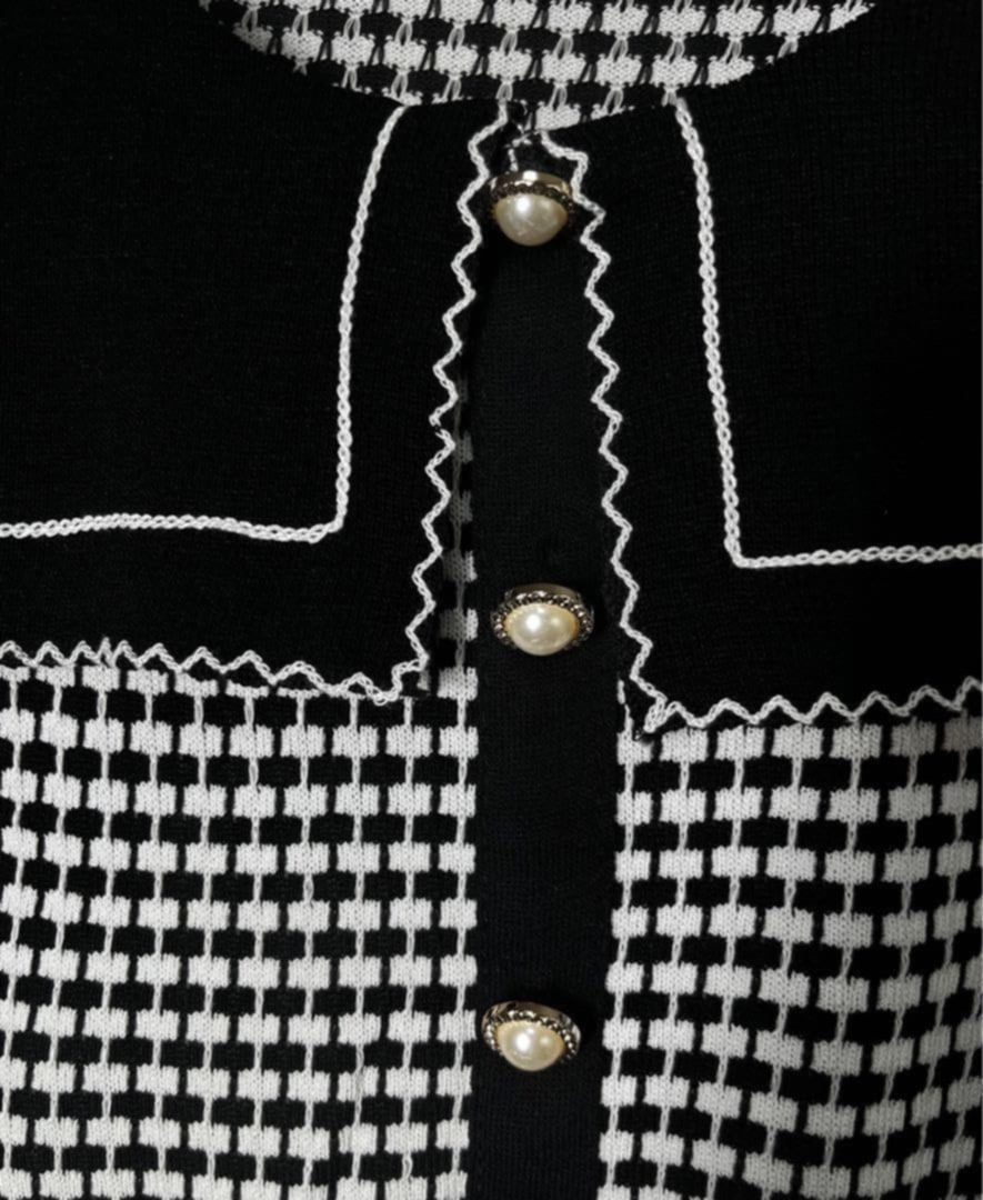 Plaid Doll Collar Blouse (Category: Blouses) located in Taguig. Submitted by _handydandy (Listing ID 1369647710, Image 3). Description: S-M Worn once Bought for 300 Minor Flaw.