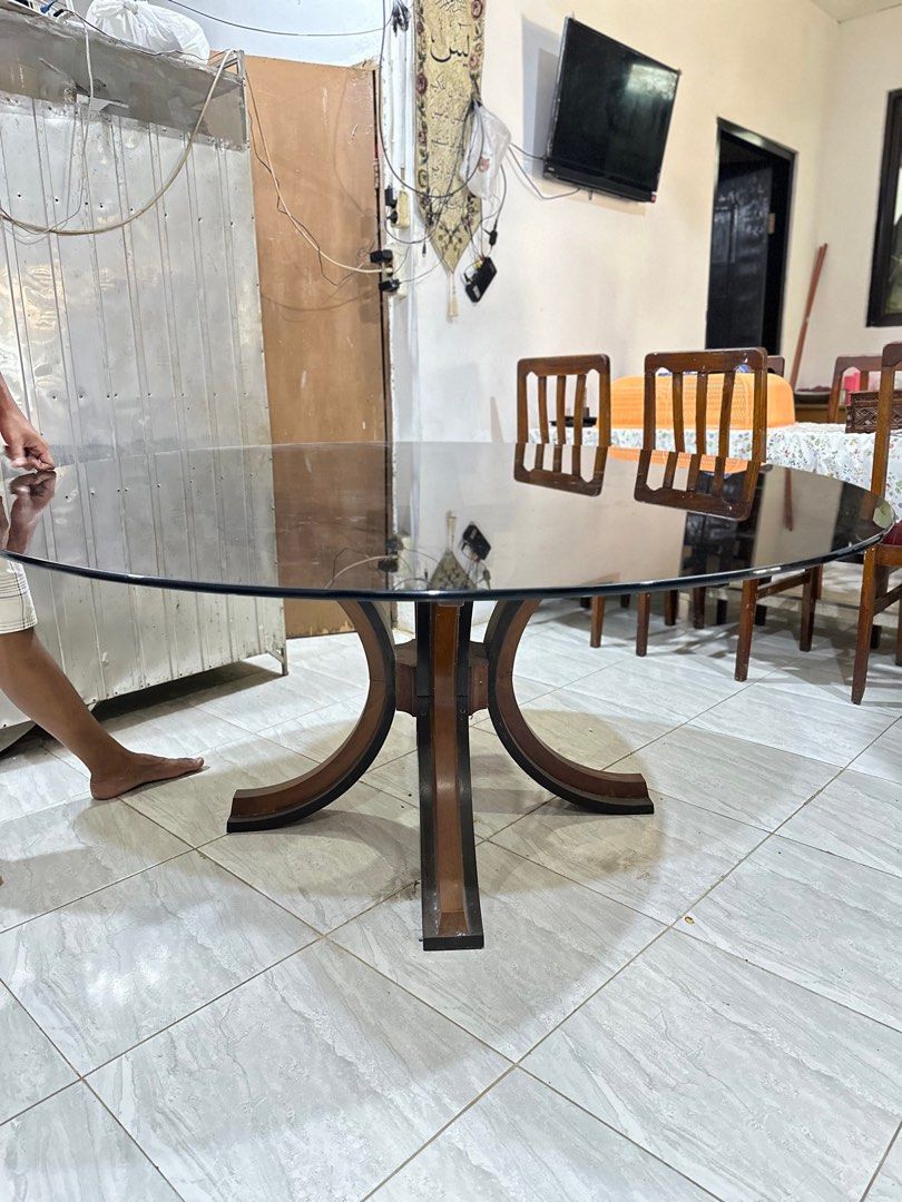 Round Table Kaca Round table meja makan kaca, Perabotan Rumah di Carousell