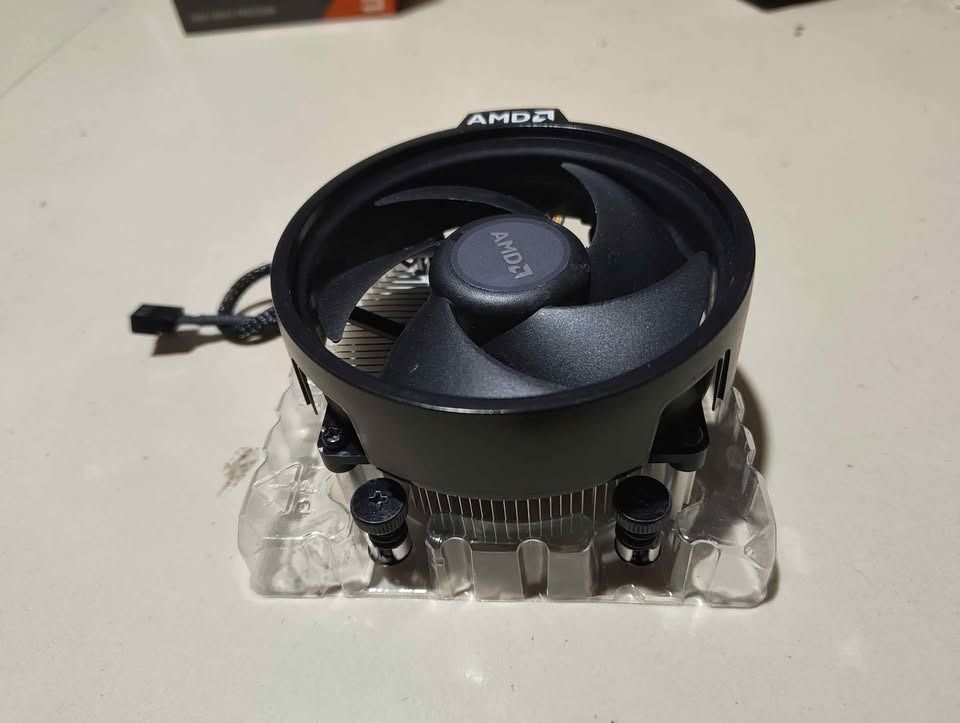 Ryzen Stock Fan with Box (Category: Computer Parts) located in Caloocan City. Submitted by mgjayjay (Listing ID 1369671460, Image 1). Description: Ryzen Stock Fan with Box Nagamit lang sandali Monumento, caloocan area.