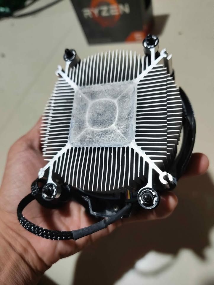 Ryzen Stock Fan with Box (Category: Computer Parts) located in Caloocan City. Submitted by mgjayjay (Listing ID 1369671460, Image 2). Description: Ryzen Stock Fan with Box Nagamit lang sandali Monumento, caloocan area.