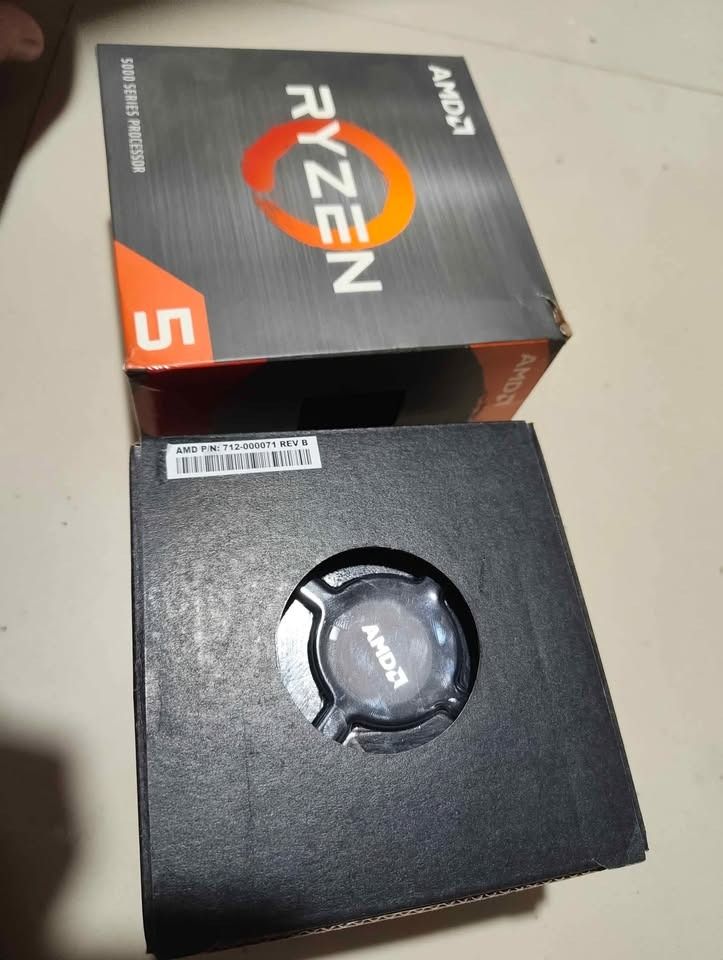 Ryzen Stock Fan with Box (Category: Computer Parts) located in Caloocan City. Submitted by mgjayjay (Listing ID 1369671460, Image 3). Description: Ryzen Stock Fan with Box Nagamit lang sandali Monumento, caloocan area.