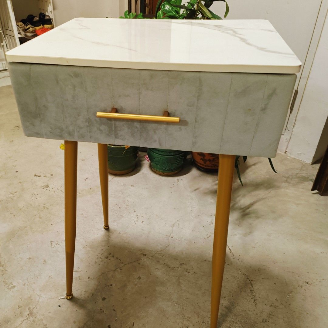 Side Table (Category: Tables & Sets) located in Singapore. Submitted by tstshophere (Listing ID 1369642775, Image 1). Description: .