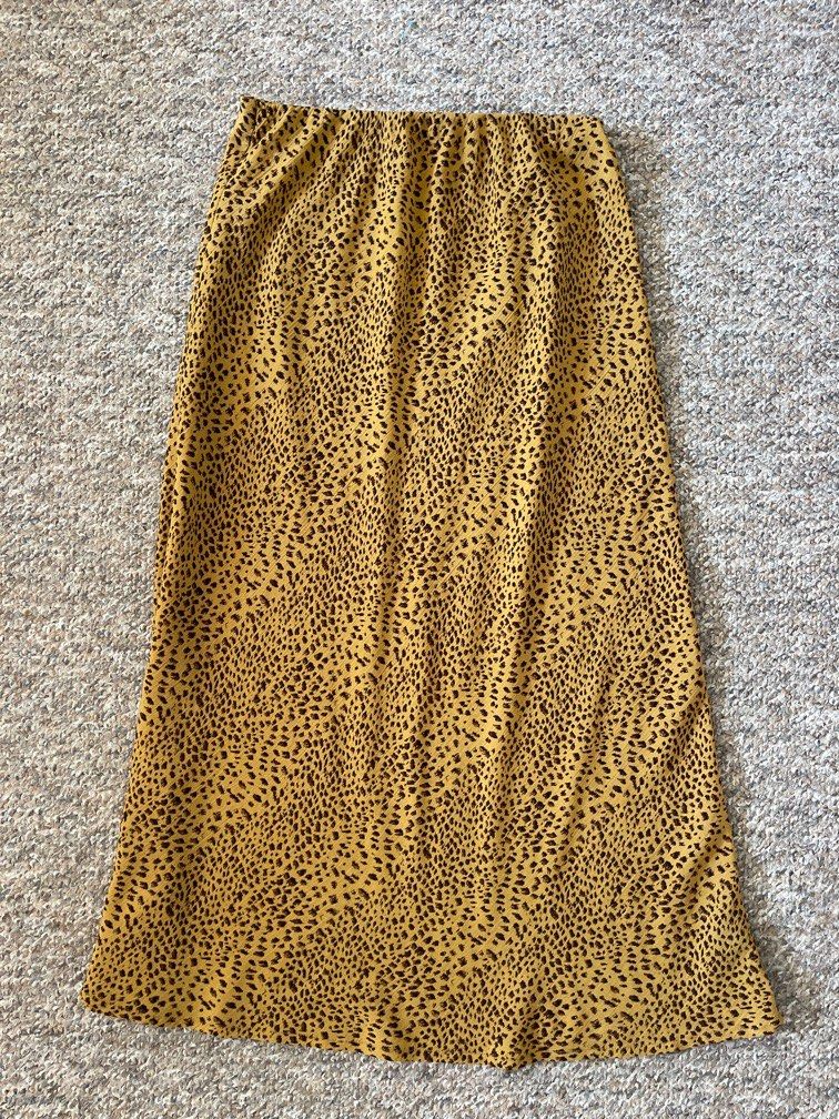 Skirt (Category: Women's Clothes) located in Liverpool. Submitted by amraluckett (Listing ID 1369530628, Image 1). Description: Beyond Her high waist worn ones Size 8.