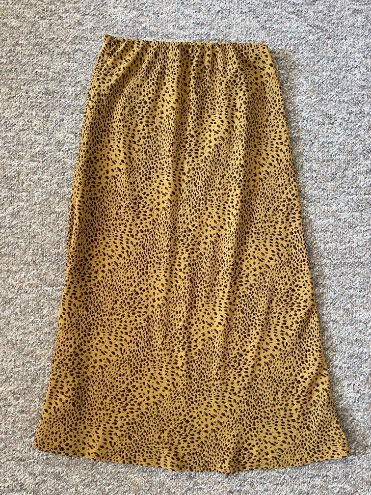 Skirt (Category: Women's Clothes) located in Liverpool. Submitted by amraluckett (Listing ID 1369530628, Image 2). Description: Beyond Her high waist worn ones Size 8.