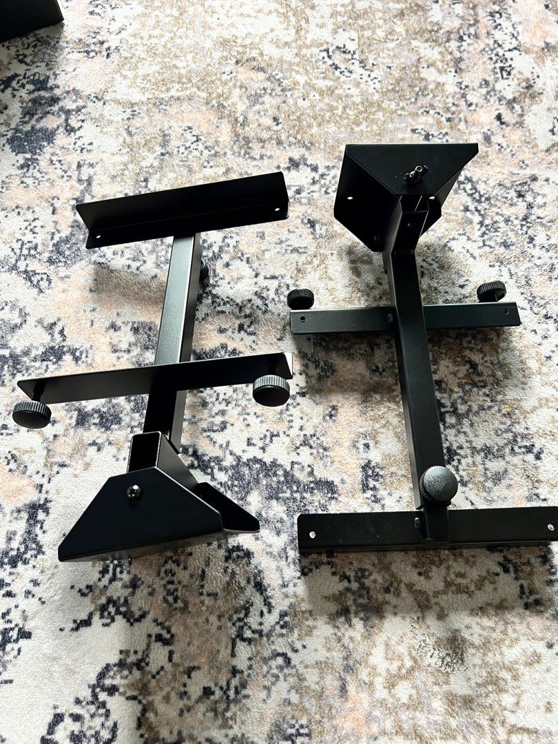 Speaker bracket (Category: Other Audio Equipment) located in Kuala Lumpur. Submitted by einema (Listing ID 1369581032, Image 1). Description: Beli tapi tak pernah guna. Jualan clear store.