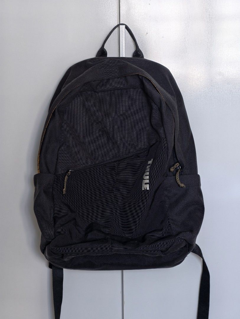 Thule backpack (Category: Backpacks) located in Singapore. Submitted by samt82 (Listing ID 1369554172, Image 1). Description: .