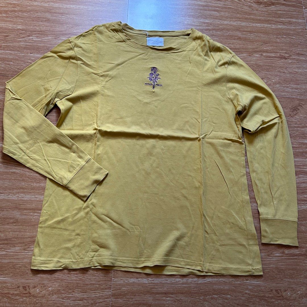 Unisex long sleeves sweatshirt (Category: Tshirts & Polo Shirts ) located in Dasmarinas. Submitted by brandedstuff.est2022 (Listing ID 1369526474, Image 1). Description: .
