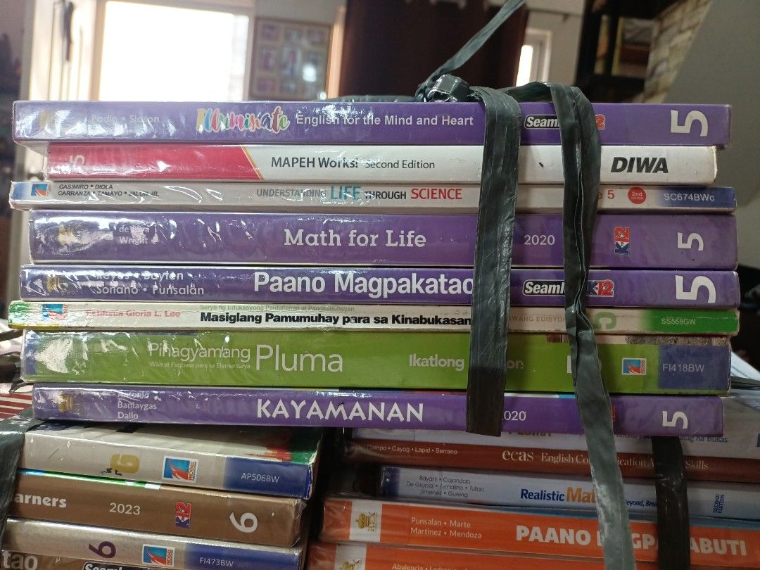 Used Textbooks for Grades 5, 6 and 7 for reference (Category: Textbooks) located in Valenzuela. Submitted by treasurechest.ph (Listing ID 1369560549, Image 3). Description: Grade 6 books available: Math for Life Tungo sa Pag unlad Mapeh Works Paano Magpakatao Science for Smart Learners Grade 5 books available Illuminate English for the Mind and Heart Kayamanan Pluma With minimal writings location: Valenzuela MOP: Gcash MOD: Lalamove, J&T.
