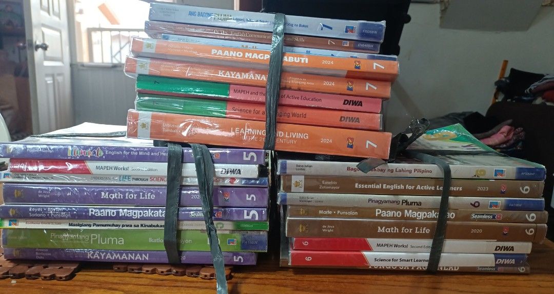 Used Textbooks for Grades 5, 6 and 7 for reference (Category: Textbooks) located in Valenzuela. Submitted by treasurechest.ph (Listing ID 1369560549, Image 2). Description: Grade 6 books available: Math for Life Tungo sa Pag unlad Mapeh Works Paano Magpakatao Science for Smart Learners Grade 5 books available Illuminate English for the Mind and Heart Kayamanan Pluma With minimal writings location: Valenzuela MOP: Gcash MOD: Lalamove, J&T.