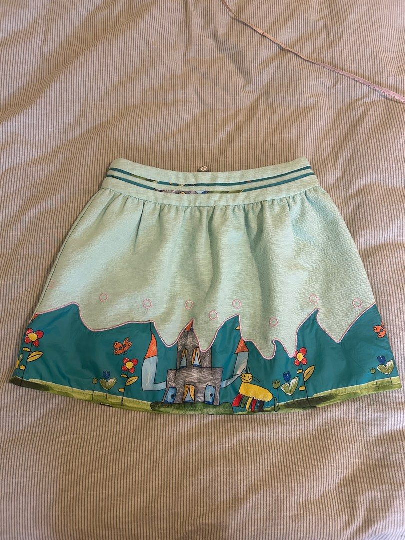 Viktor & Rolf Appliqué mini skirt (Category: Skirts) located in Paranaque City. Submitted by misstinay (Listing ID 1369503622, Image 1). Description: Had this skirt for a very long time. Brocade material with nylon appliqués So cute!! But I feel like I’m getting a bit old for it 🙈 Waist 29in Length 16inch Tag size: M.
