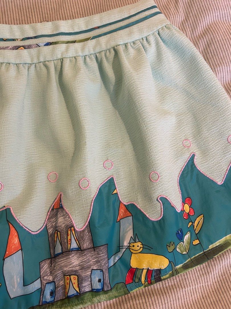 Viktor & Rolf Appliqué mini skirt (Category: Skirts) located in Paranaque City. Submitted by misstinay (Listing ID 1369503622, Image 2). Description: Had this skirt for a very long time. Brocade material with nylon appliqués So cute!! But I feel like I’m getting a bit old for it 🙈 Waist 29in Length 16inch Tag size: M.