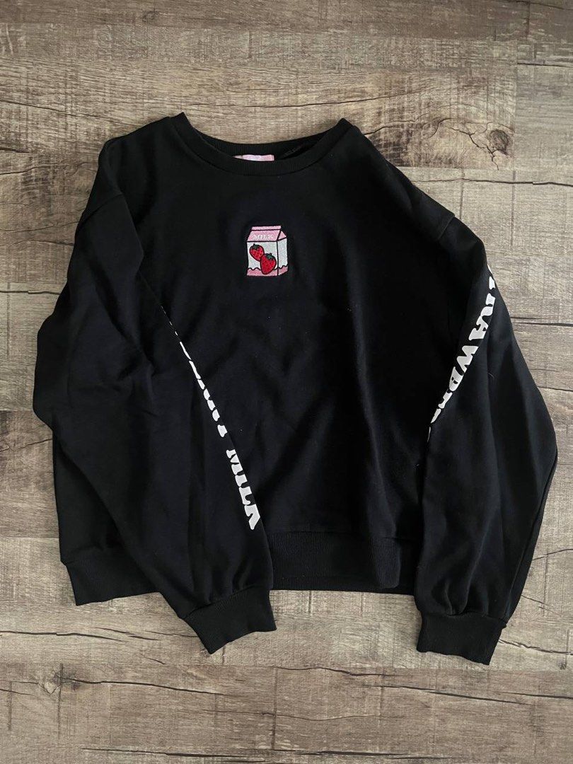 WEGO pullover (Category: Longsleeves) located in Singapore. Submitted by sunshineshiro (Listing ID 1369595331, Image 1). Description: WEGO's W<3C brand hardly used, a comfortable slightly big M size.