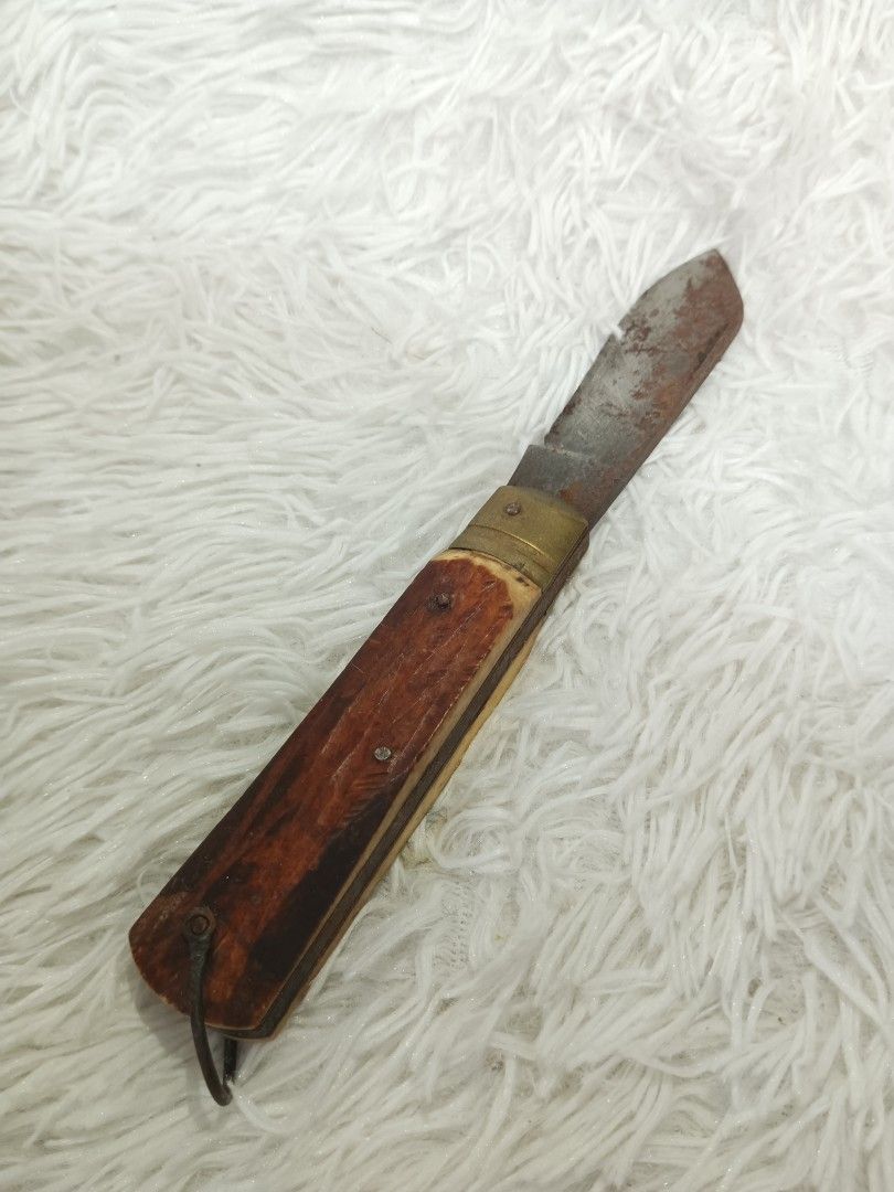 WW2 Vintage Pocket Folding Knife with Bone Handle (Category: Hiking & Camping) located in San Pablo. Submitted by xamthing_cute (Listing ID 1369674961, Image 2). Description: Folding Knife - with engraved Japanese characters, perhaps the brand name - rusty (check photos) - hard to open - AS IS (manage your expectations) MOD: Flash Express only (buyer's expense) MOP: GCash (payment first before shipping), NO COD.