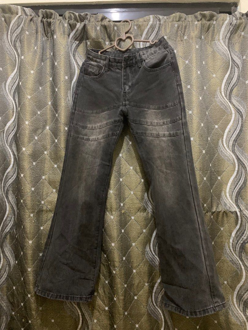 y2k flared jean (Category: Jeans) located in Malabon City. Submitted by becsilog (Listing ID 1369660755, Image 1). Description: Rfs: masikip sakin sa thigh part ko and mahaba for me I used inches for measurements • Waist - 28 • Length - 38 • Thighs - 18 • Flare - 20.