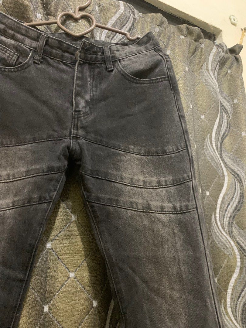 y2k flared jean (Category: Jeans) located in Malabon City. Submitted by becsilog (Listing ID 1369660755, Image 3). Description: Rfs: masikip sakin sa thigh part ko and mahaba for me I used inches for measurements • Waist - 28 • Length - 38 • Thighs - 18 • Flare - 20.