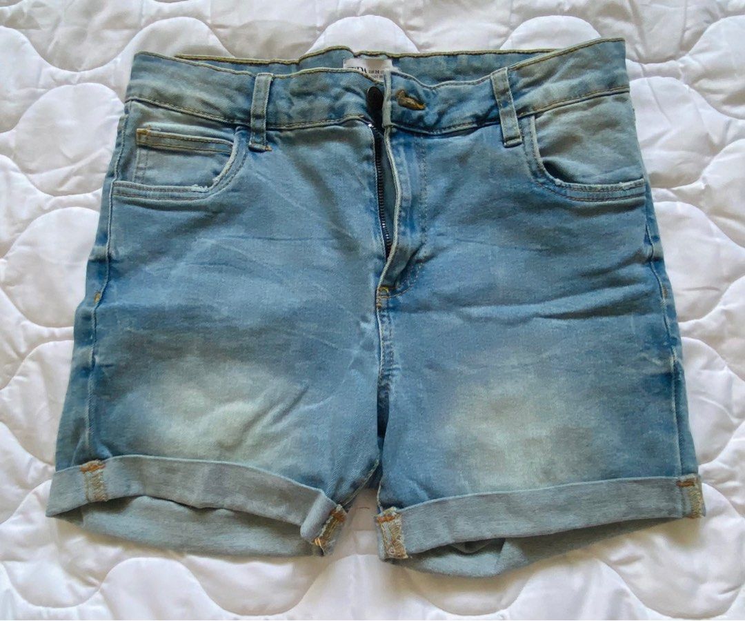 ZARA Blue Denim Shorts (Category: Shorts) located in Manila. Submitted by hanniidew (Listing ID 1369530975, Image 1). Description: ⋆⭒˚.⋆Authentic ZARA Shorts ⋆⭒˚.⋆Buyer will cover the shipping fee. ⋆⭒˚.⋆Feel free to message me if you have any questions! 🫶.