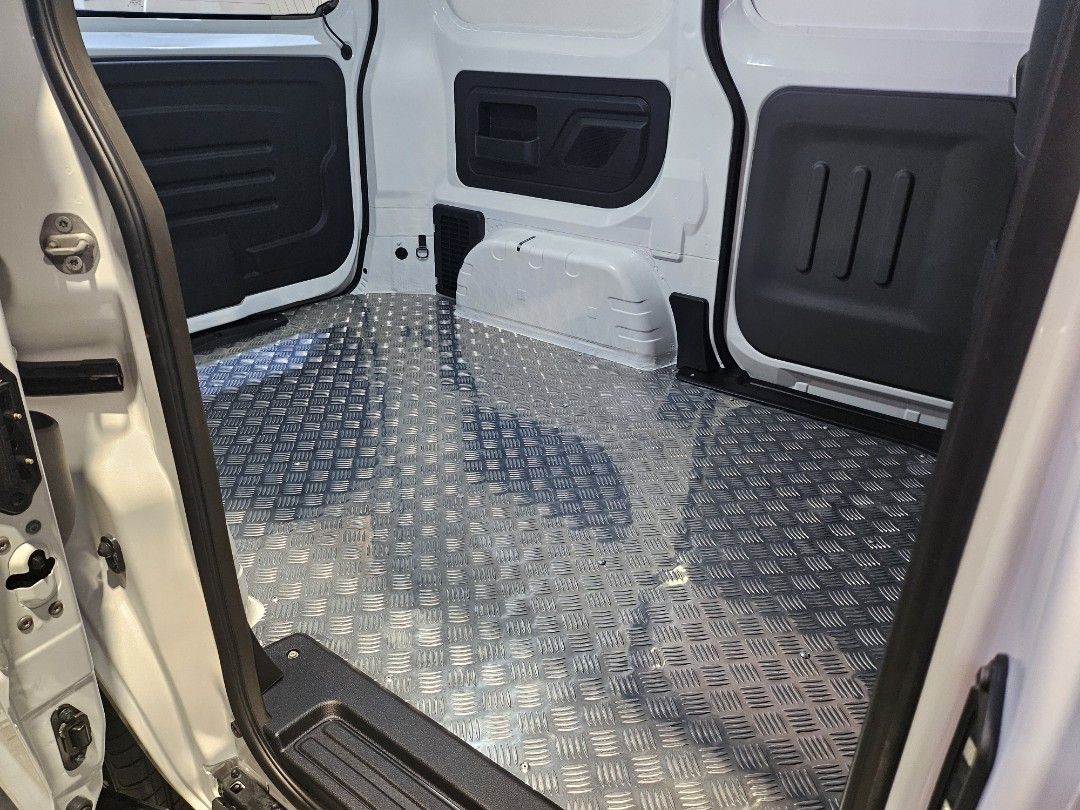 (Category: Used Commercial Vehicles for Sale) located in Singapore. Submitted by gk_leasing (Listing ID 1369739300, Image 3). Description: Brand New BYD T3 $98800 Only! High Loan & Trade In Avail! Lowest Interest rates at 2.68% ! price includes Full Leather Seats, TouchScreen Monitors, Front & Rear Dashcams, Revs Camera, Rear Alu Checkered Plates, New OBU, free Servicing & Battery Warranty! Upto 600k km Warranty! Corperate & Rental fleet owners W