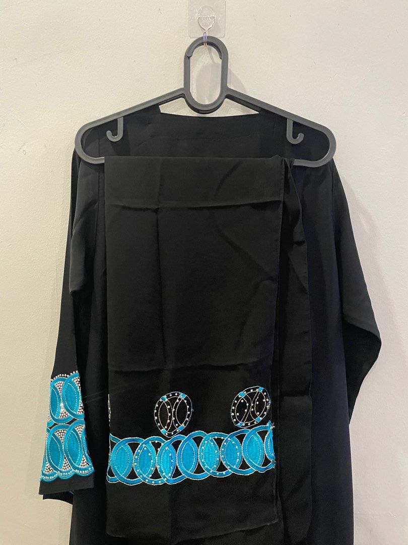 Abaya jubah dubai (Category: Traditional & Ethnic wear) located in Shah Alam. Submitted by arliajuli54930 (Listing ID 1369772475, Image 3). Description: Labuh 54 inch dari bahu With matching shawl.