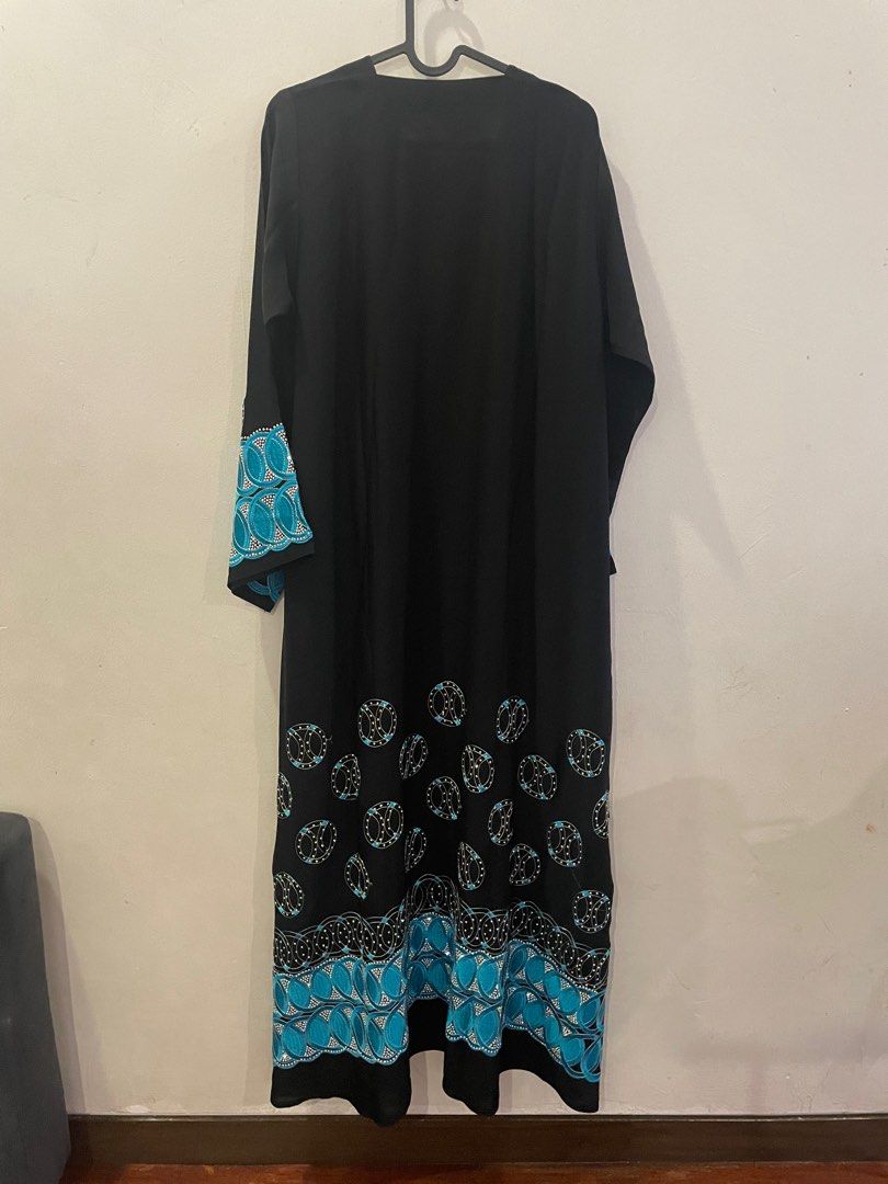 Abaya jubah dubai (Category: Traditional & Ethnic wear) located in Shah Alam. Submitted by arliajuli54930 (Listing ID 1369772475, Image 2). Description: Labuh 54 inch dari bahu With matching shawl.