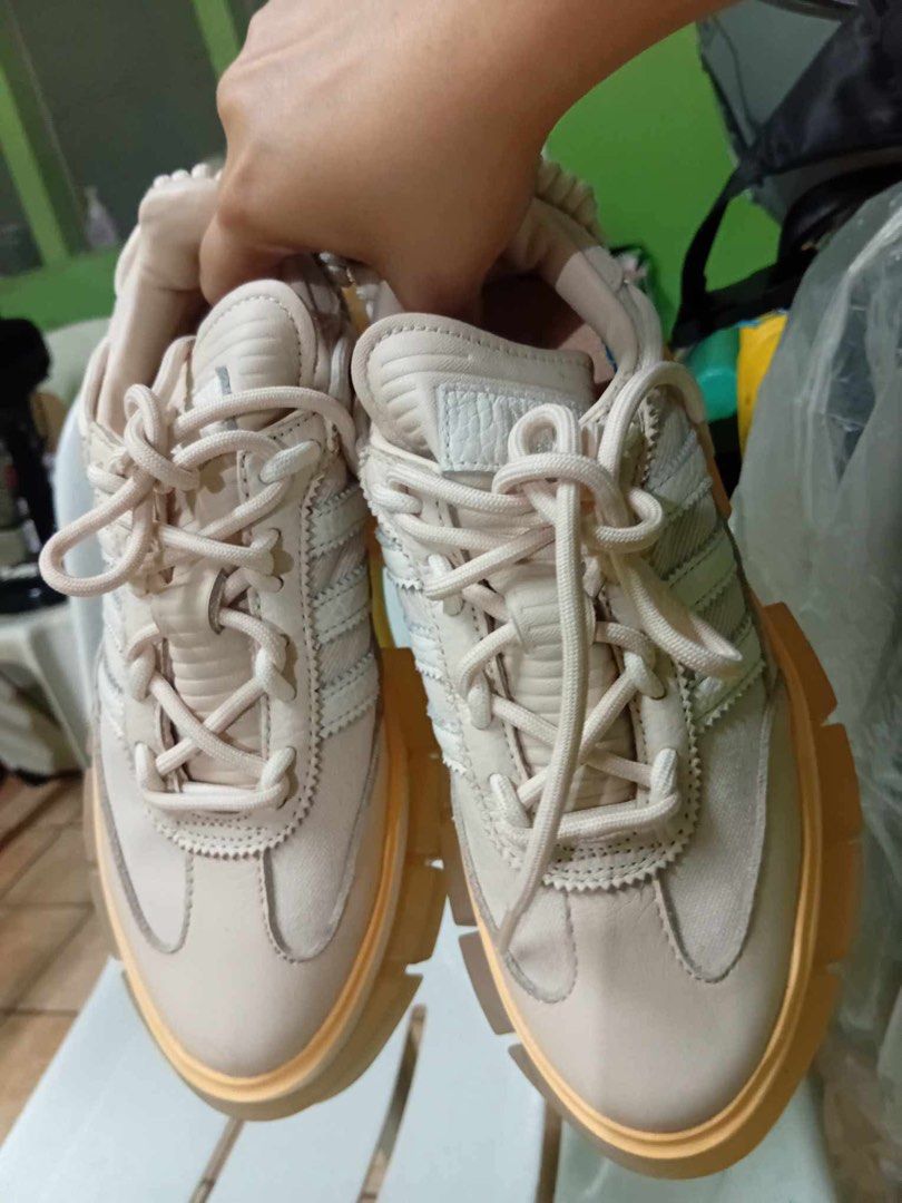 Adidas x Ivy Park Rodeo (Category: Sneakers) located in Manila. Submitted by russeltlsts (Listing ID 1369721235, Image 1). Description: Adidas x Ivy Park Super Sleek Rodeo Halo Ivory US Women Size 5.5 Delivery fee shouldered by the buyer.