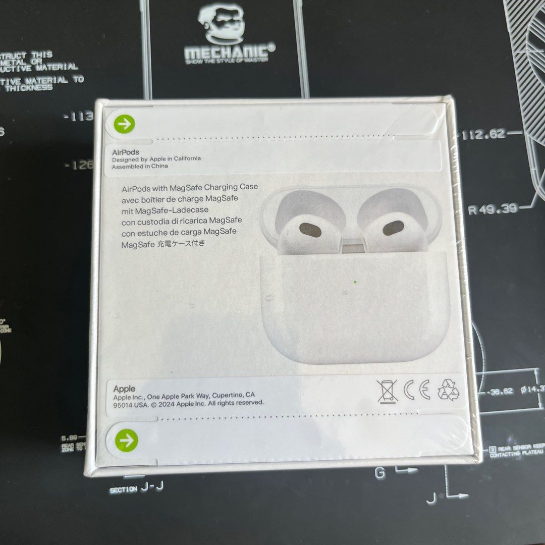 Airpods 3rd gen (Category: Earphones) located in Quezon City. Submitted by kytrndsco (Listing ID 1369716850, Image 2). Description: Can ship via lalamove, direct j&t or LBC payment via G-Cash or cash on pick up 📍Batasan Hills, QC.