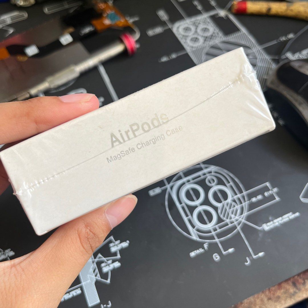 Airpods 3rd gen (Category: Earphones) located in Quezon City. Submitted by kytrndsco (Listing ID 1369716850, Image 3). Description: Can ship via lalamove, direct j&t or LBC payment via G-Cash or cash on pick up 📍Batasan Hills, QC.