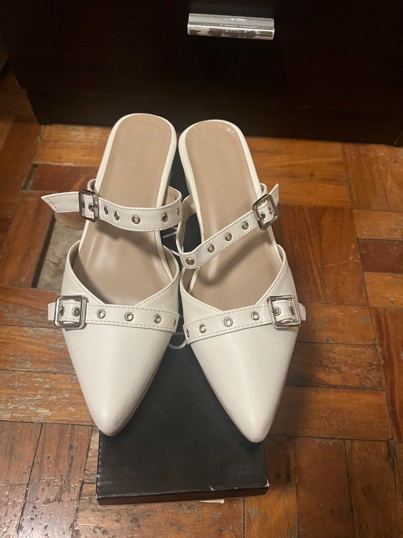 Aztrid Dante White Heels in Size 8 (Category: Heels) located in Pasig City. Submitted by chuls_ (Listing ID 1369833150, Image 1). Description: AZTRID DANTE WHITE HEELS IN SIZE 8 ₱1000 ✧ ₱1750 original price; save 750 ✧ used twice ✧ 8.5/10 condition 🗯 No refund/return/exchange MOP: GCASH/BANK TRANSFER MOD: LALAMOVE/GOGOEXPRESS 📍LOC: METRO MANILA.
