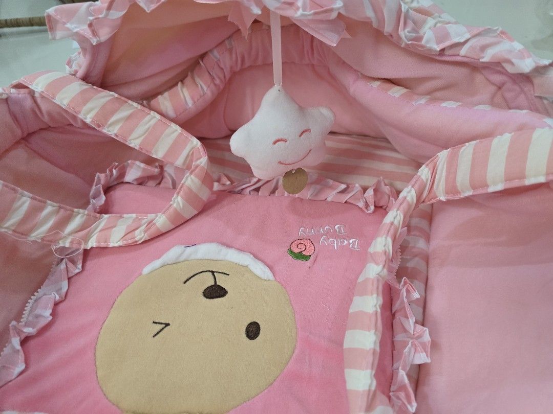 Baby Carrier pink (Category: Carriers & Slings) located in Valenzuela. Submitted by cessa009 (Listing ID 1369817608, Image 3). Description: .