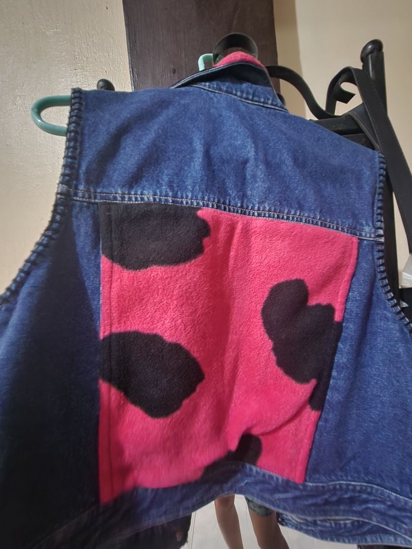 Black and Pink sleeve (Category: Sleeveless) located in Manila. Submitted by oshangdeep (Listing ID 1369795353, Image 2). Description: .