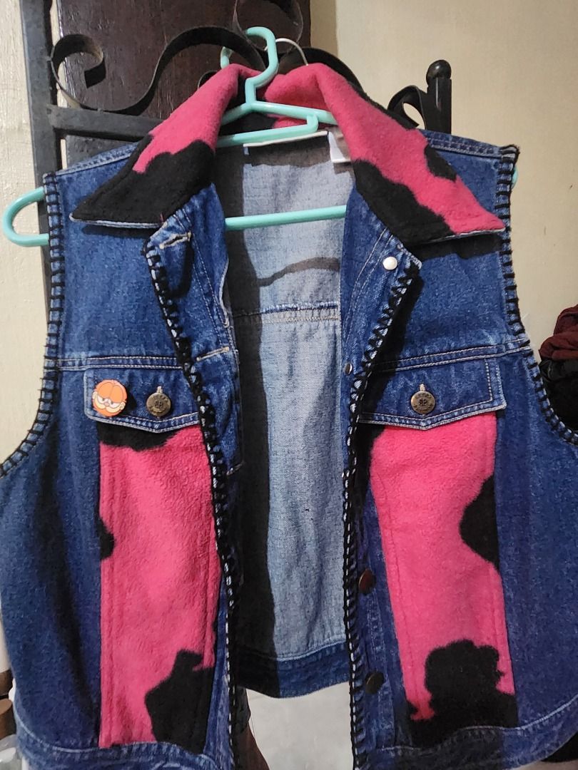 Black and Pink sleeve (Category: Sleeveless) located in Manila. Submitted by oshangdeep (Listing ID 1369795353, Image 1). Description: .