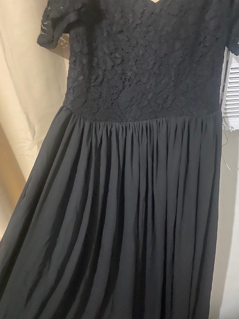 Black off shoulder dress (Category: Dresses) located in Quezon City. Submitted by steffym18 (Listing ID 1369778518, Image 3). Description: Once lang nagamit, fit to large- XL.