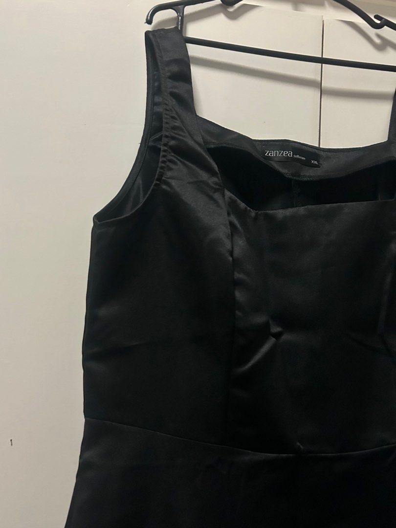Black Satin Plus Size Gown (Category: Evening dresses & gowns) located in Santa Cruz. Submitted by mmgcl (Listing ID 1369802107, Image 1). Description: .