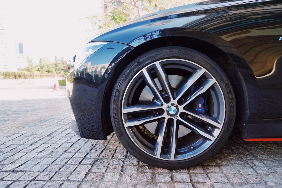 BMW 330i Sport (A)62863130501505114
