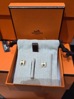 (Category: ) located in . Submitted by luxeparadise18 (Listing ID 1369785052, Image 1). Description: .