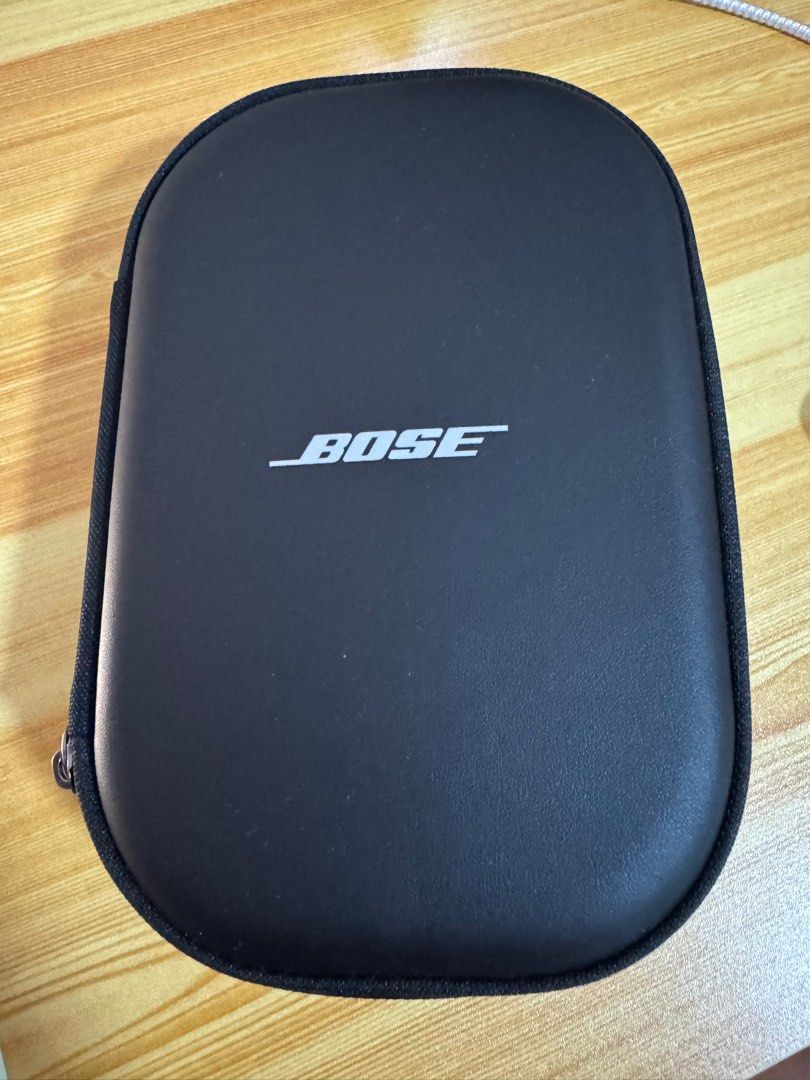 Bose QuietComfort Headphones (Moonstone) (Category: Headphones & Headsets) located in Singapore. Submitted by xinyiyeo9881187 (Listing ID 1369836128, Image 1). Description: Excellent condition (99% new) with 1-year warranty – meet-up deal!.
