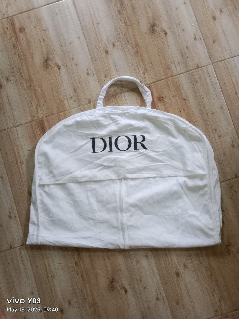 CHRISTIAN DIOR GARMENT BAG (Category: Luxury Bags & Wallets) located in Buenavista. Submitted by lairdmixitems (Listing ID 1369690428, Image 2). Description: CHRISTIAN DIOR GARMENT BAG LIKE NEW CONDITION NO ISSUE/ NO FLAWS.