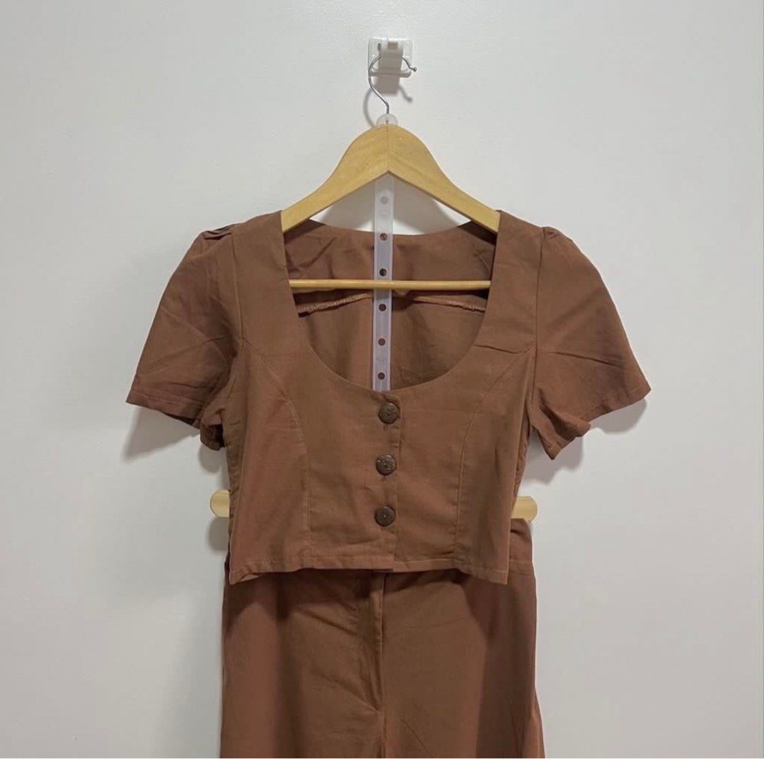 Button-down Cropped Top Coordinates (Category: Sets or Coordinates) located in Dagupan City. Submitted by aa.1995 (Listing ID 1369721006, Image 2). Description: Never been used Fits small size Choco brown in color RFS: Decluttering.