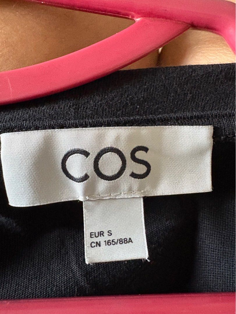 COS Black V-Neck T Shirt (Category: Shirts) located in Quezon City. Submitted by heyitsbianca (Listing ID 1369758175, Image 3). Description: COS Black V-Neck T Shirt Size S in Tag CN 165/88A Runs Big RFS: Decluttering .