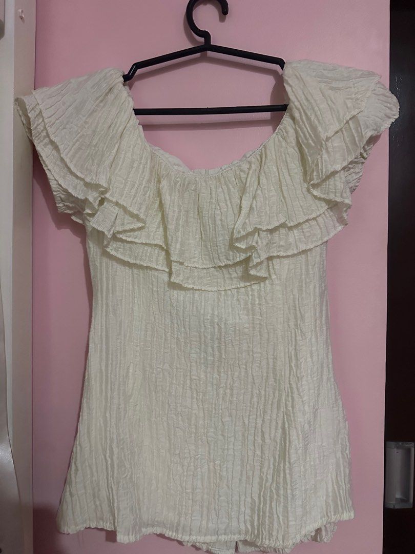Cream White Off Shoulder Button Up Coquette Blouse (Category: Blouses) located in Manila. Submitted by atchieeee (Listing ID 1369793121, Image 2). Description: rfs: does not fit me :( - 10/10 condition - no issues - can fit xs to small - metro manila area - price is negotiable :) mop: GCASH mod: preferrably lalamove *buyer must shoulder sf! .