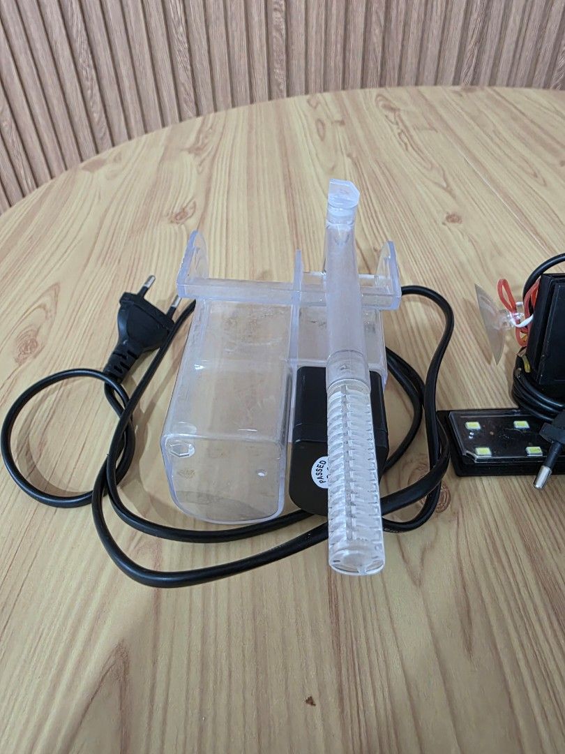 Fish tank (Category: Homes & Other Pet Accessories) located in Singapore. Submitted by pierreleecs (Listing ID 1369730738, Image 3). Description: small cube tank long x18cm,height x15cm,width x13cm with light & small filter all is still good functional . Suitable start with beginner..
