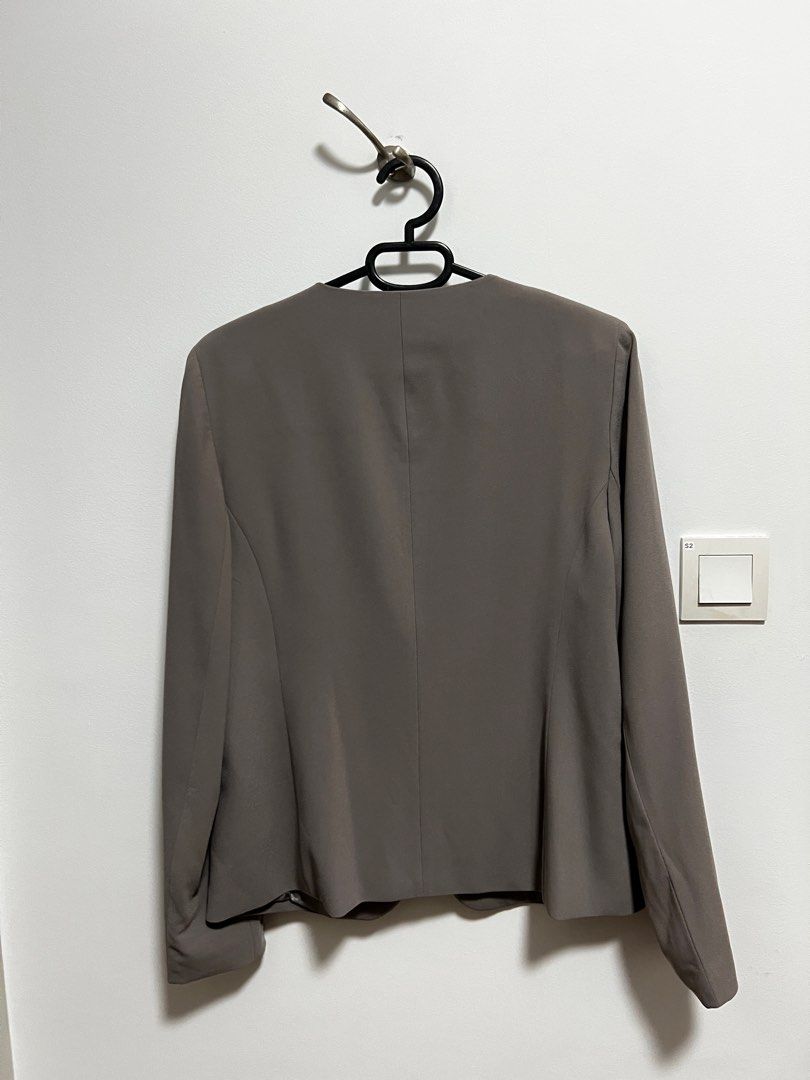 G2000 blazer (Category: Coats, Jackets and Outerwear) located in Singapore. Submitted by lc058 (Listing ID 1369856483, Image 3). Description: Grey G2000 blazer, size 42. No button, instead is hook clasp .
