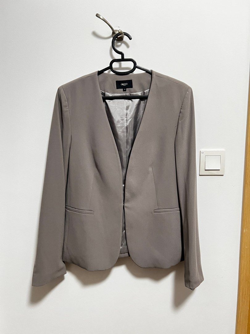 G2000 blazer (Category: Coats, Jackets and Outerwear) located in Singapore. Submitted by lc058 (Listing ID 1369856483, Image 1). Description: Grey G2000 blazer, size 42. No button, instead is hook clasp .