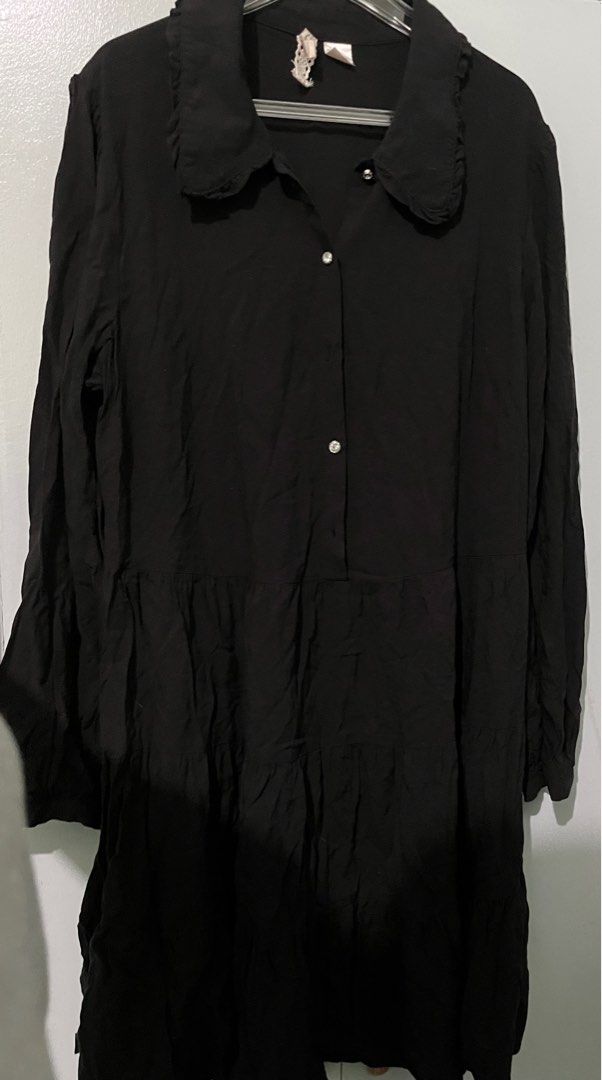 H&M long sleeve dress (Category: Dresses) located in Lucena. Submitted by mere.em (Listing ID 1369704887, Image 1). Description: Not faded.