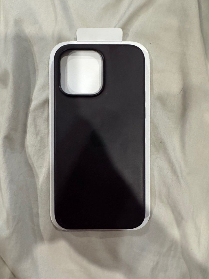 iPhone 14 Pro Max Silicone Case Elderberry (Category: Cases & Sleeves) located in Las Pinas. Submitted by albertdevaras (Listing ID 1369863976, Image 3). Description: Has minor chips and signs of usage, other than that it's all good. Bought in Power Mac for ₱3,390 Slightly Negotiable.