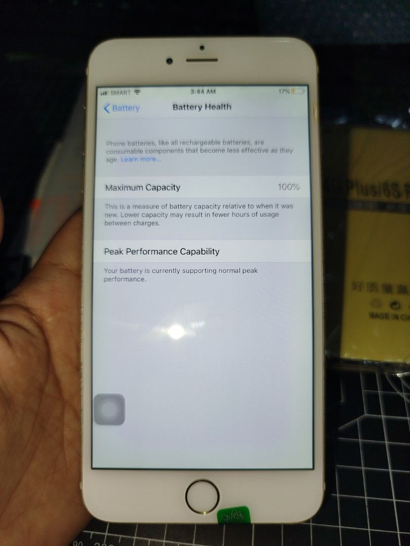 Iphone 6plus 64gb FIX price (Category: iPhone 6 Series) located in Mariveles. Submitted by shallymay (Listing ID 1369870730, Image 2). Description: With accessories.