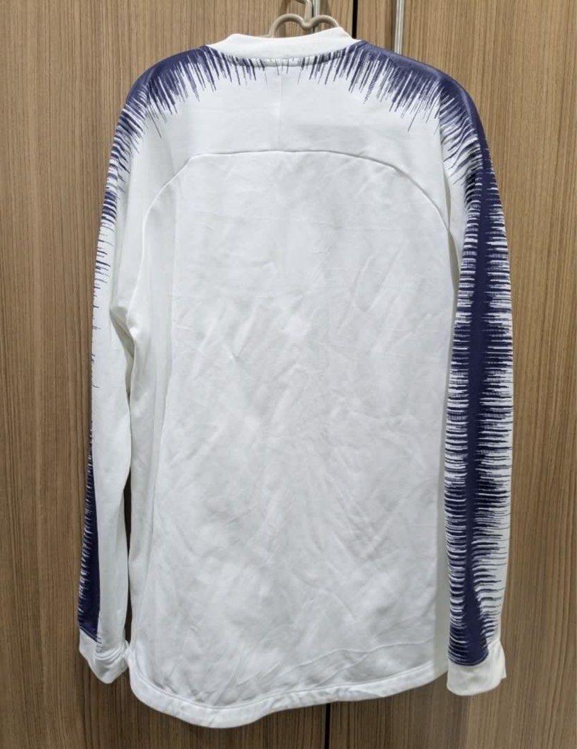 jacket (Category: Activewear) located in Selama. Submitted by aichi03 (Listing ID 1369710550, Image 3). Description: Condition like new.
