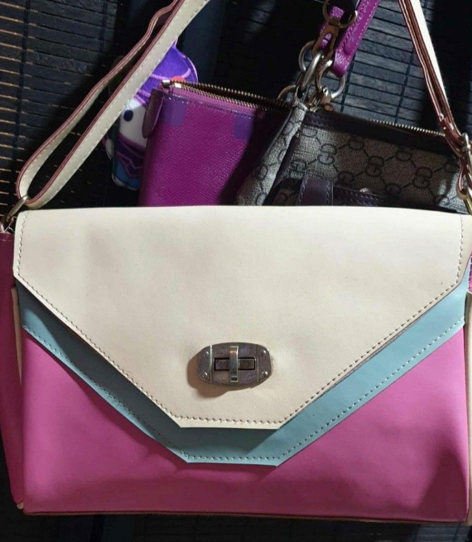 japan bag envelope sling (Category: Cross-body Bags) located in Dasmarinas. Submitted by kittyfc01 (Listing ID 1369733249, Image 1). Description: Never been used..